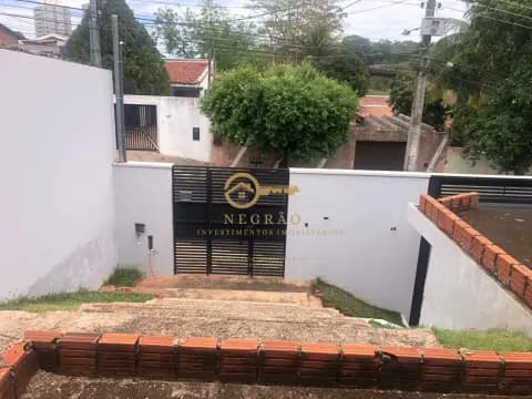 Charmosa Casa com Suíte em Vila Geni - Oportunidade!