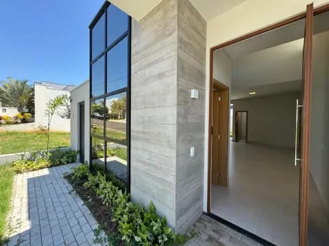 Luxuosa Casa em Condomínio com 3 Suítes à Venda!