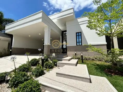 Luxuosa Casa com Piscina em Condomínio - Portinari II