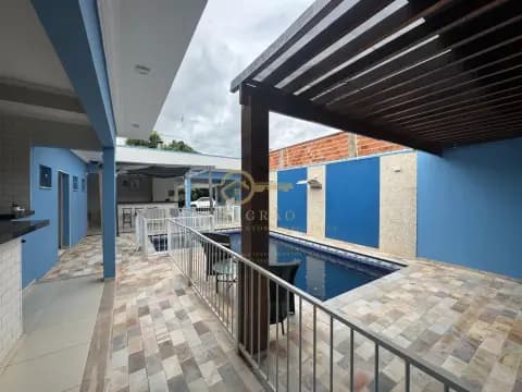 Conforto e Lazer: Casa com Piscina na Rotta do Sol