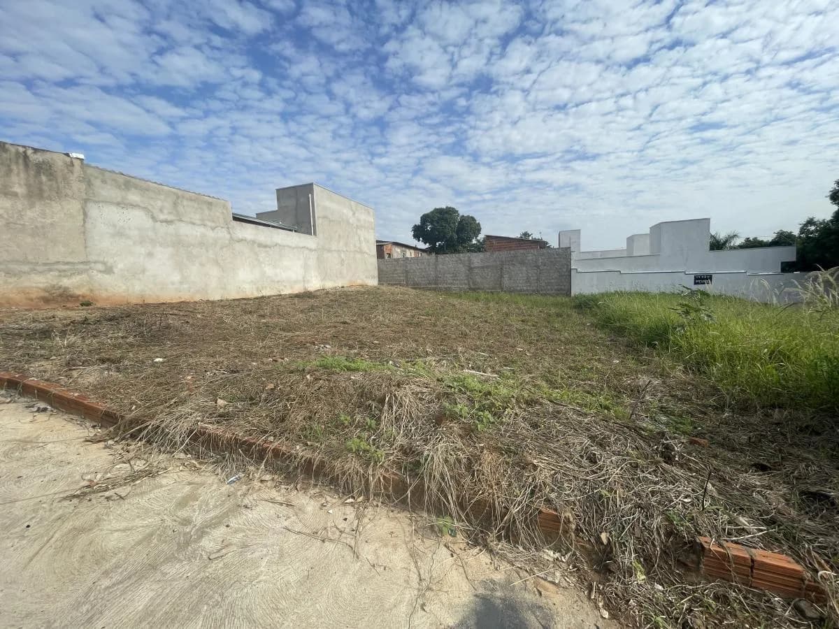 Terreno Imperdível no Residencial São Paulo - 272,80 m²!