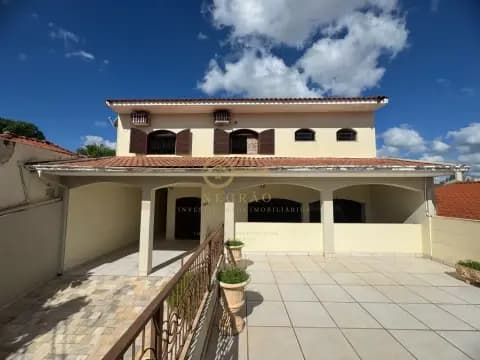 Luxuosa Casa com Piscina e Churrasqueira no Jardim Aviação
