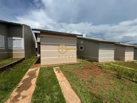 Linda Casa em Condomínio no Parque Damha II!